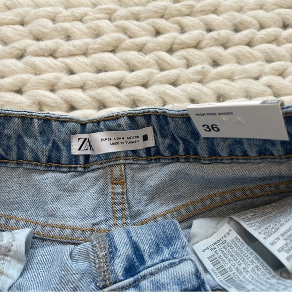 NWT ZARA RIPPED HIGH RISE DENIM SHORTS LIGHT BLUE | 5862/163 SIZE 4 - Picture 4 of 4